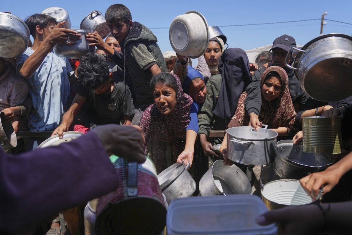 Γάζα: Σοκαριστικές εικόνες από τον αγώνα επιβίωσης των κατοίκων σε ένα δυστοπικό τοπίο