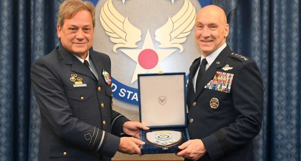 «Αρχηγός ΓΕΑ: Στρατηγική Επίσκεψη στις ΗΠΑ με Φόντο τα F-35»