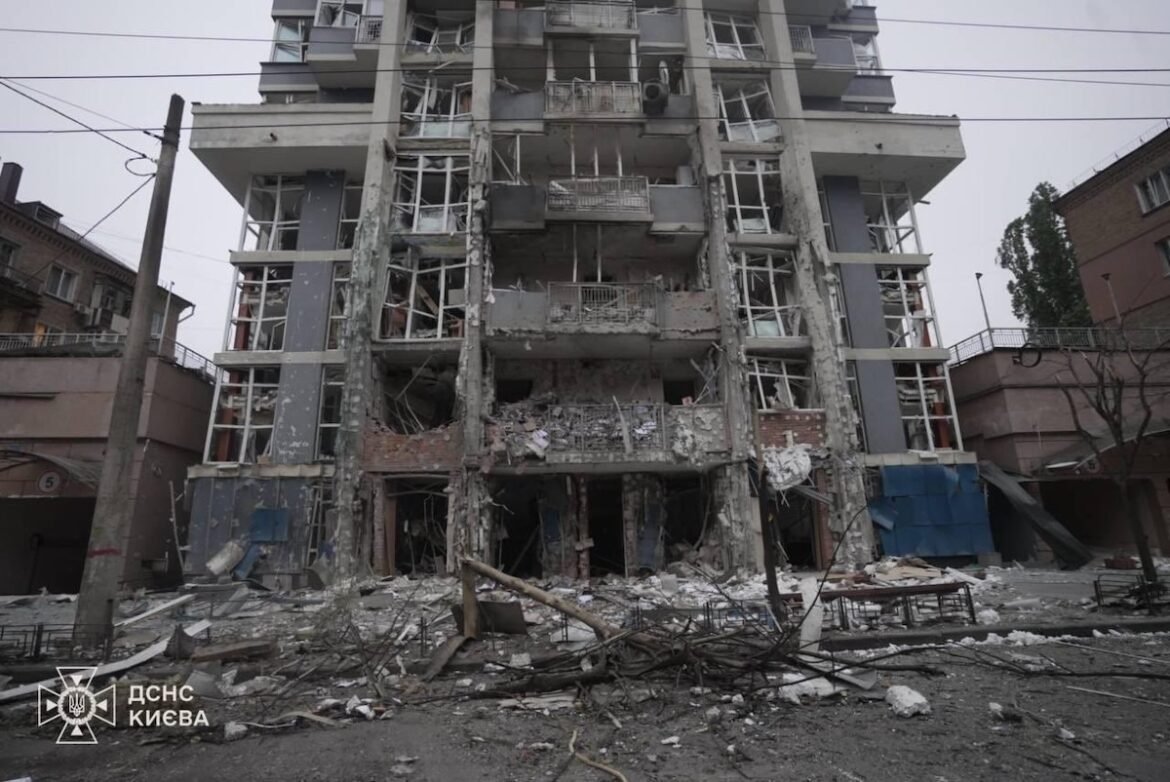 «Τρόμος στην Ουκρανία: Ρωσικές επιθέσεις με drones αφήνουν 3 νεκρούς στο Κίεβο και σε άλλες μεγάλες πόλεις»