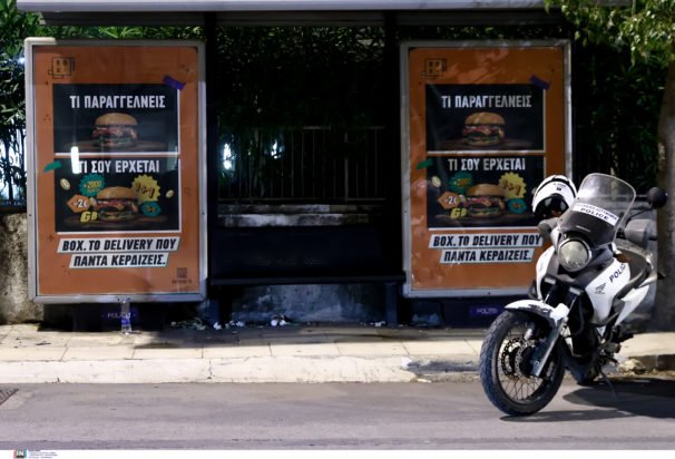 Σοκαριστικό τροχαίο στο Χαλάνδρι: Οδηγός νοσηλεύεται φρουρούμενος μετά την παράσυρση τριών γυναικών σε στάση λεωφορείου