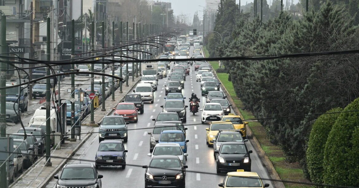 «Κίνηση στους δρόμους: Χάος σε Κηφισό, Κηφισίας και κέντρο Αθήνας – Σημαντικές καθυστερήσεις και στην Αττική Οδό»