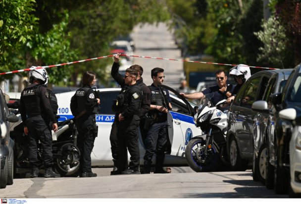 «Σοκ στο Χαϊδάρι: 50χρονος ομολογεί τη δολοφονία της μητέρας του – Οι δραματικές λεπτομέρειες από το τηλεφώνημα στην αστυνομία»