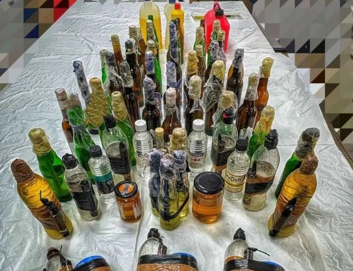 Συναγερμός στη Θεσσαλονίκη: Ανακαλύφθηκαν 49 μολότοφ σε υπόγειο της Πολυτεχνικής Σχολής του ΑΠΘ – Δείτε τις φωτογραφίες!