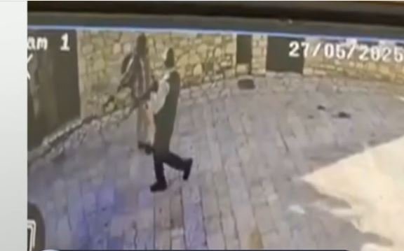 Καλάβρυτα: Σοκαριστικό βίντεο ντοκουμέντο από τη ληστεία στα ΕΛΤΑ – Οι δράστες με καλάσνικοφ στα χέρια!