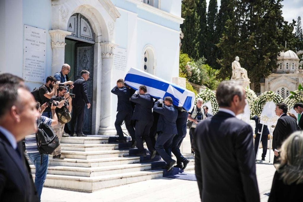 «Συγκινητική αποχαιρετιστήρια τελετή για τον Χρήστο Ροκόφυλλο: Παρών ο Μητσοτάκης και κορυφαία στελέχη του ΠΑΣΟΚ»