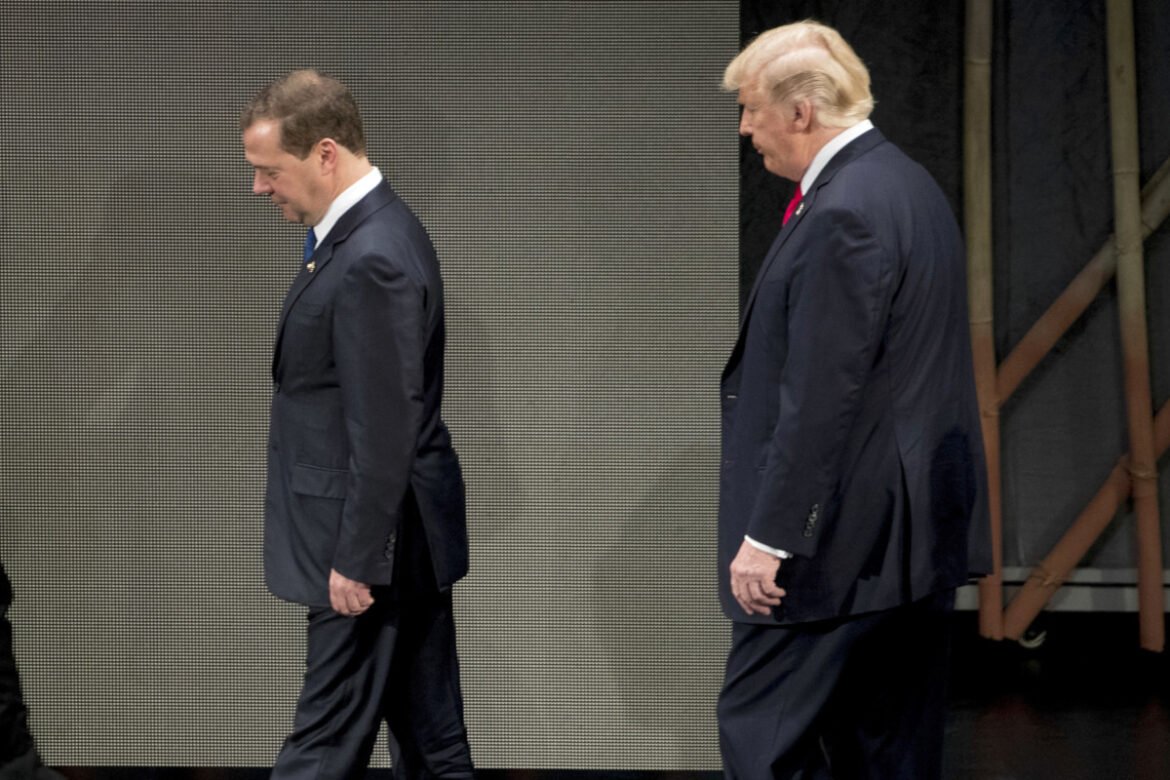 «Μεντβέντεφ: Ο Γ’ Παγκόσμιος Πόλεμος και οι «Φωτιές» του Πούτιν σύμφωνα με τον Τραμπ»