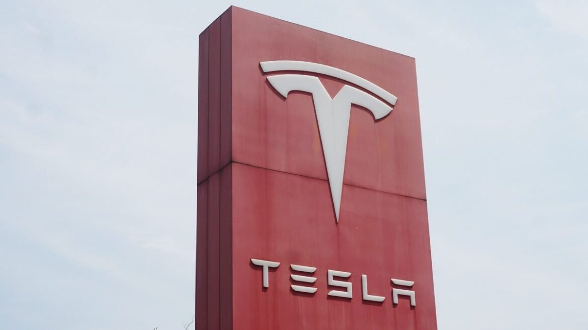 «Tesla: Προειδοποίηση στον Trump για τους Δασμούς – Μην Παίζετε με τη Φωτιά!»