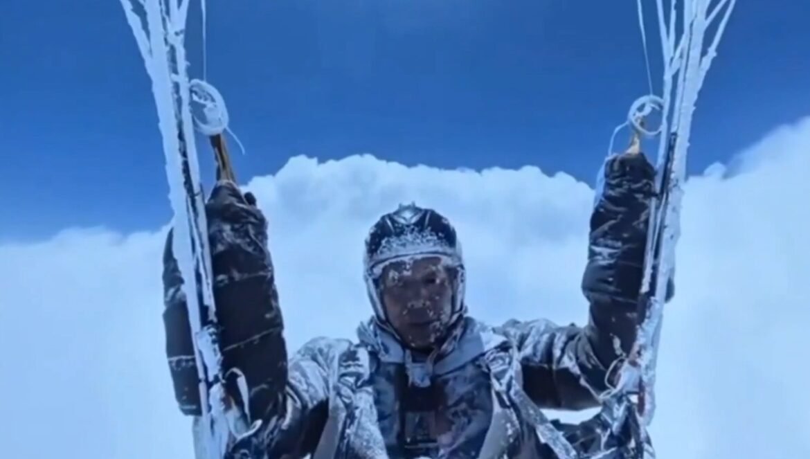 «Σοκαριστική περιπέτεια αλεξιπτωτιστή στην Κίνα: Παγιδευμένος στα 8.000 μέτρα από τον άνεμο (βίντεο)»