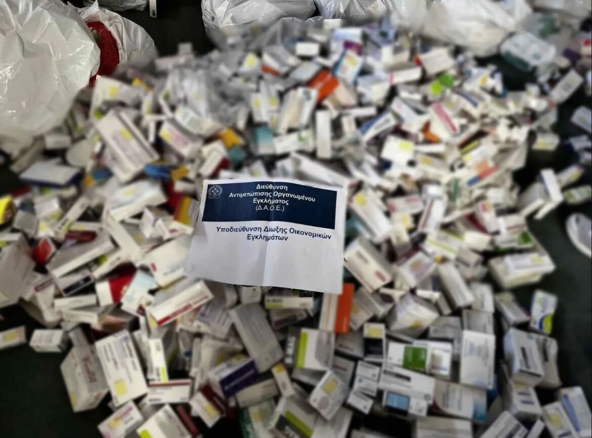 Εξαρθρώθηκε κύκλωμα για εικονικές συνταγογραφήσεις σε Αττική και Κορινθία – Πάνω από 1,2 εκατ. ευρώ η ζημιά για τον ΕΟΠΥΥ