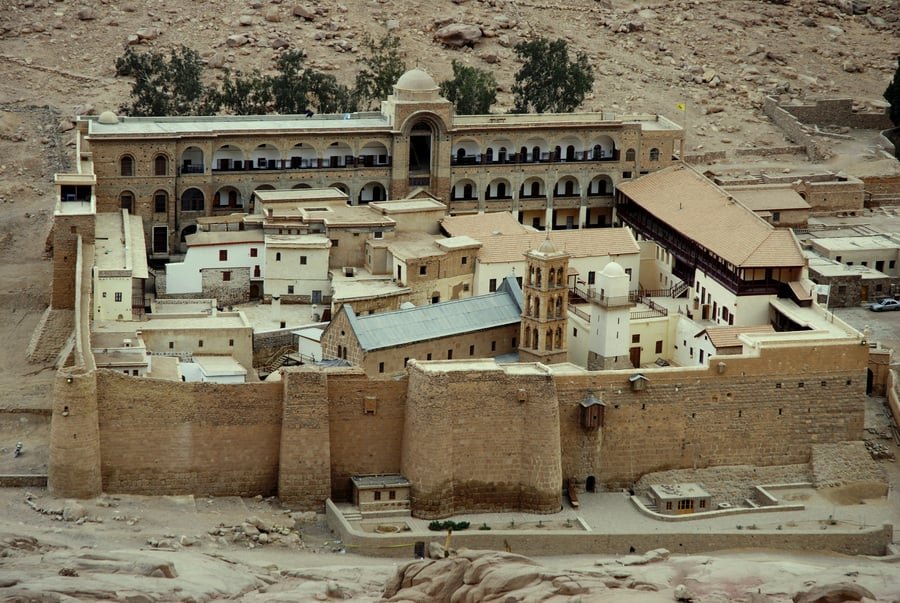 «Σκάνδαλο στη Μονή Σινά: Η Αίγυπτος κλείνει τις πύλες της και προκαλεί θύελλα αντιδράσεων»