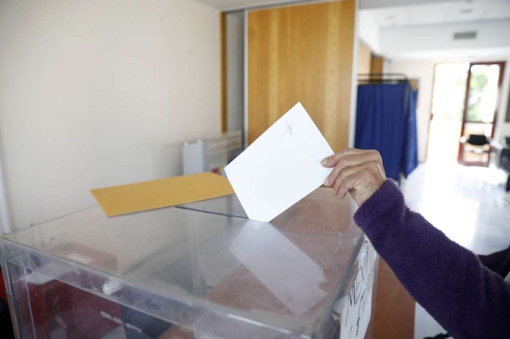 ΜRB: Χλιαρή η αποδοχή για επιστροφή Τσίπρα και Σαμαρά με νέα κόμματα