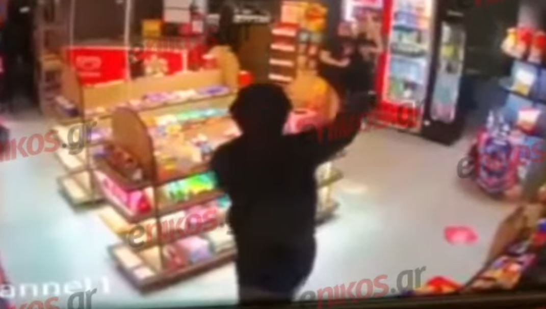 Σοκ στον Βύρωνα: Ντοκουμέντα αποκαλύπτουν τη δράση ληστών μίνι μάρκετ – Απειλές με όπλο και κλοπή χρημάτων!
