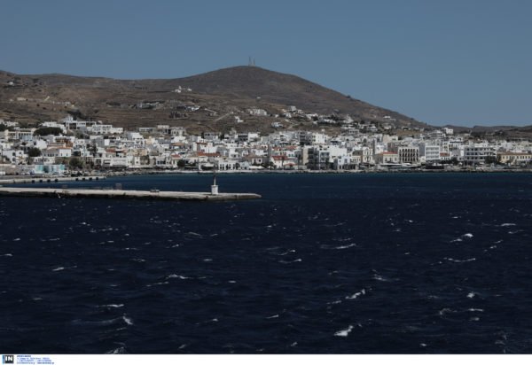 «Τήνος: Πλοίο συγκρούστηκε με τον προβλήτα – Αναστάτωση για 40 επιβάτες»