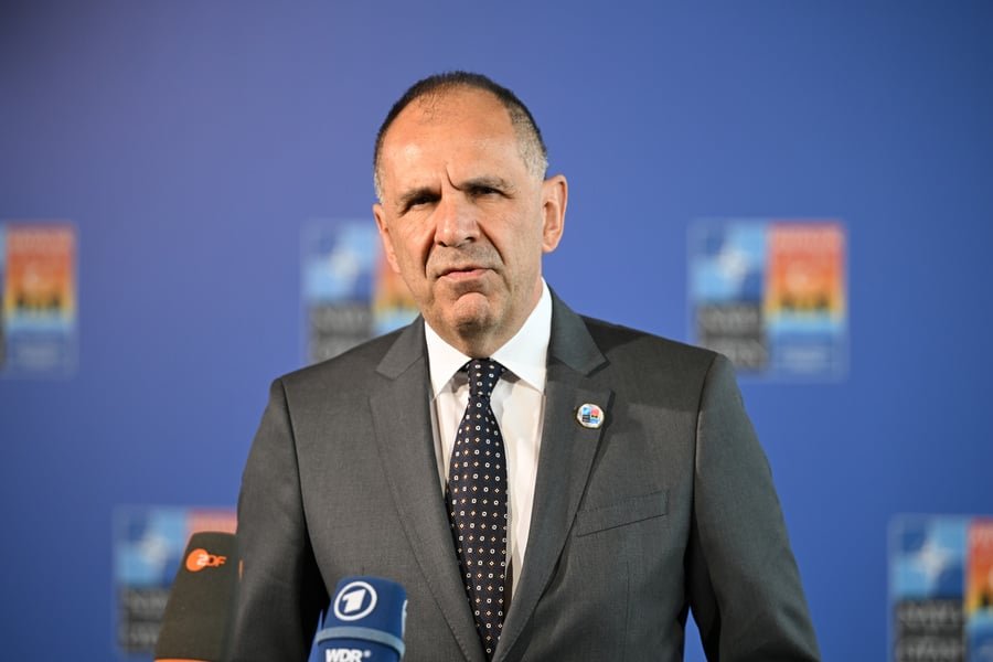 «Γεραπετρίτης: Σημαντική Συνάντηση στο Κάιρο για τη Μονή Σινά»