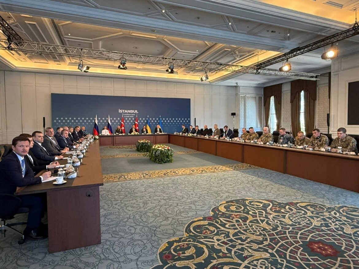 «Εκρηκτικές Συνομιλίες Ρωσίας-Ουκρανίας στην Κωνσταντινούπολη: Μια Ώρα που Καθορίζει το Μέλλον»
