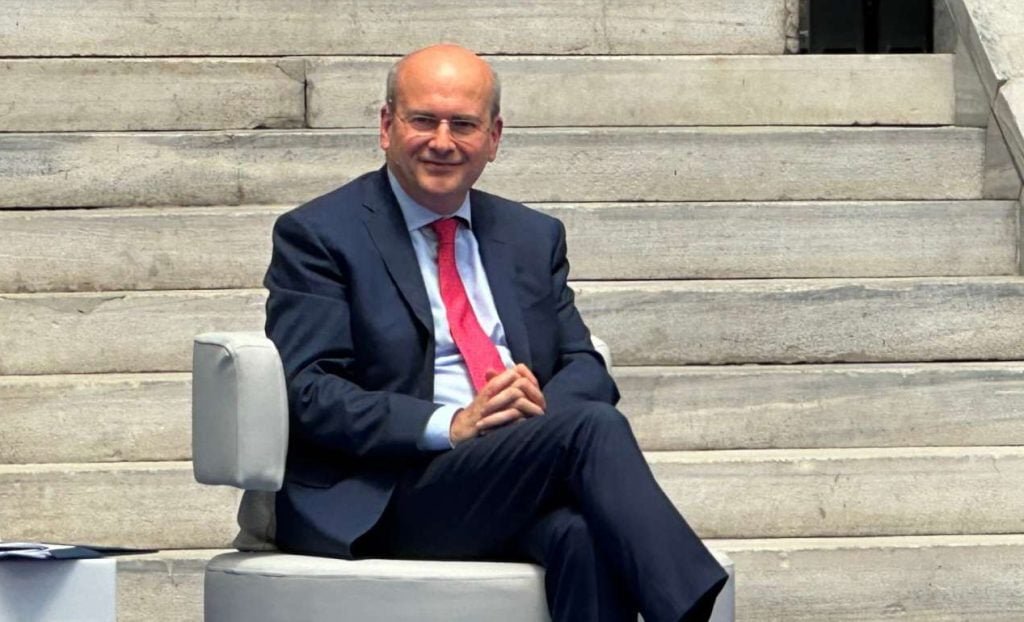 «Χατζηδάκης: Ξεκινά η Αντιστροφή του Brain Drain το 2023 με Στρατηγικές Παρεμβάσεις»