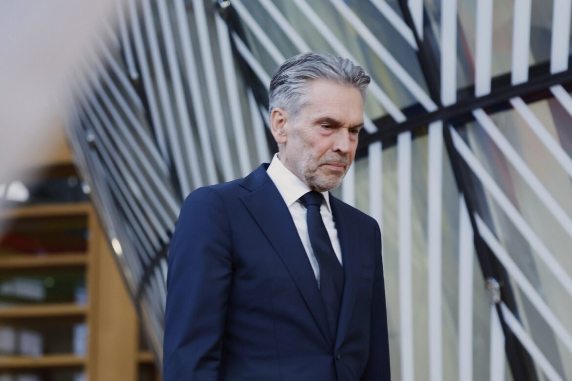 «Σοκ στην Ολλανδία: Παραίτηση Σχοοφ και κατάρρευση της κυβέρνησης σε πολιτική κρίση»