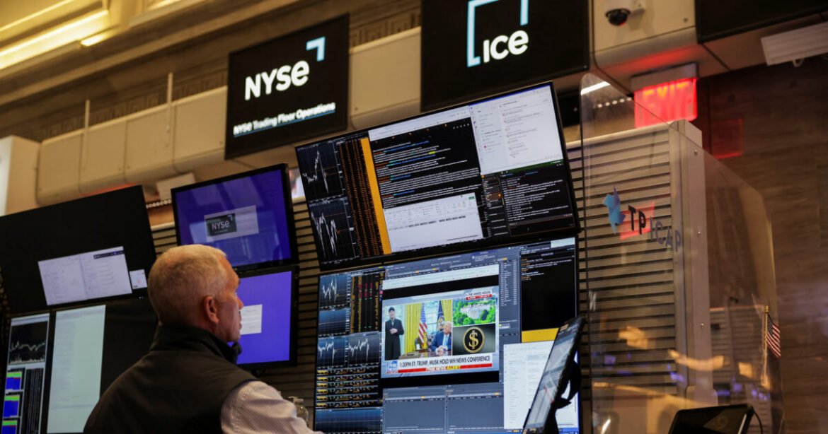 Αμερικανικά Futures σε Πτώση: ΟΟΣΑ Αναθεωρεί Προς Τα Κάτω τις Προβλέψεις για την Παγκόσμια Ανάπτυξη