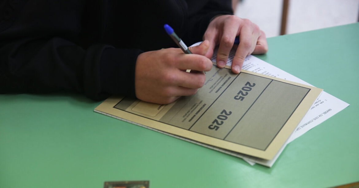 Πανελλήνιες 2025: Αποκαλύπτονται τα Θέματα και οι Απαντήσεις σε Λατινικά, Χημεία και Πληροφορική από το Διακρότημα!