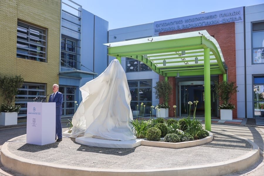 «Η Μαριάννα Βαρδινογιάννη αποκτά το δικό της άγαλμα: Τα αποκαλυπτήρια από τον Κωνσταντίνο Τασούλα»