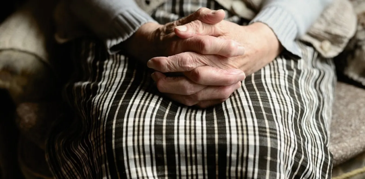 «Σοκ στην Κέρκυρα: Ληγμένα τρόφιμα και εικόνες ντροπής σε δομή φιλοξενίας ηλικιωμένων»