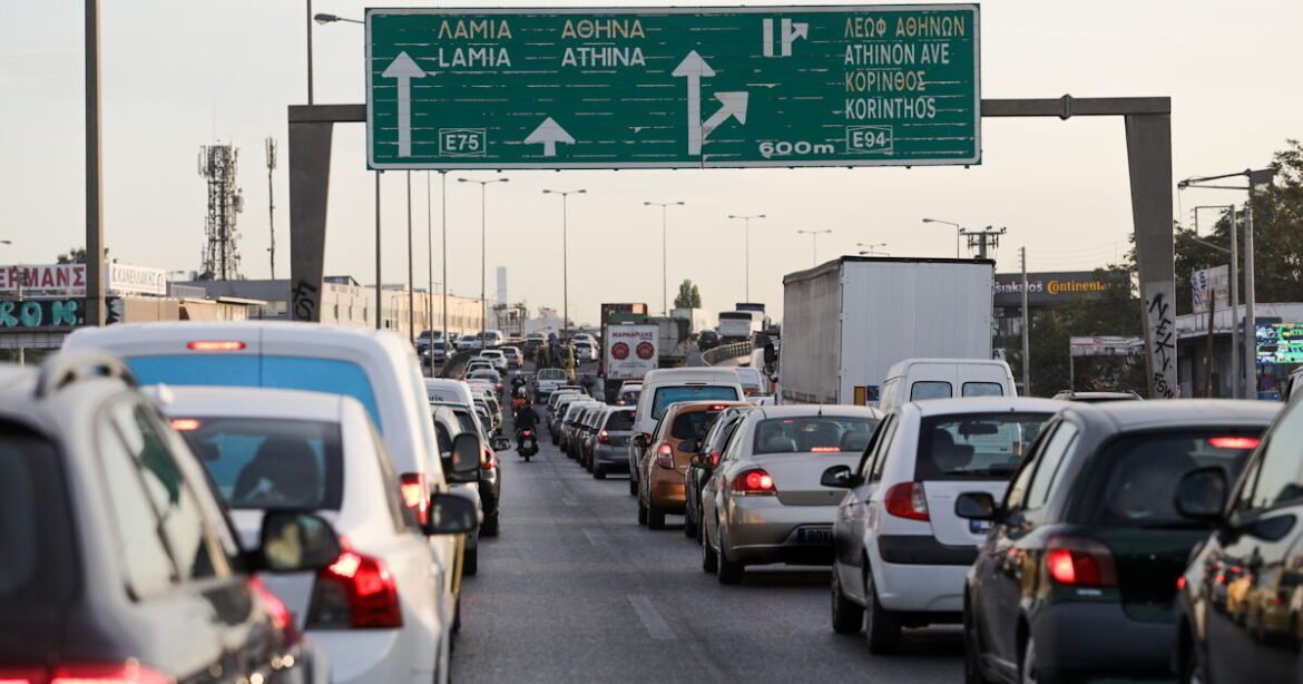 Κίνηση στους δρόμους: Ουρές χιλιομέτρων σε Κηφισό, Κηφισίας και Λεωφόρο Αθηνών – Δυσκολίες και στην Αττική Οδό