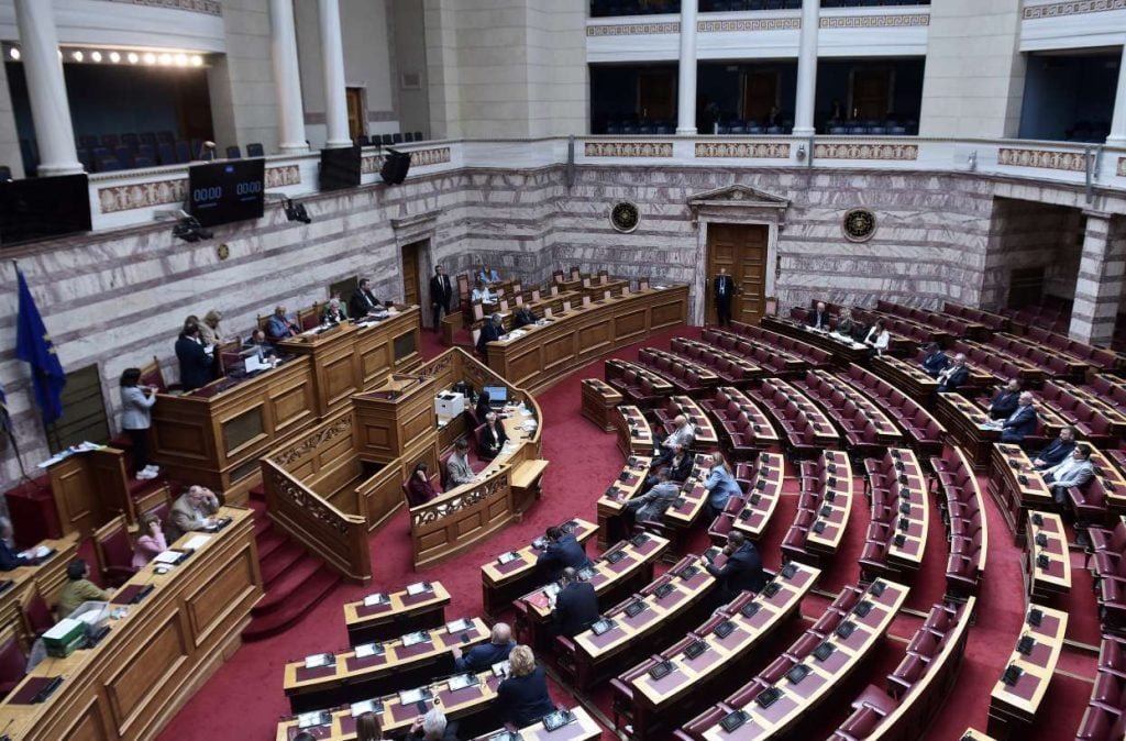 «Προανακριτική με 32 Υπογραφές: Η «Πρόταση Καρυστιανού» και η Αντίδραση Μαρινάκη για τον Πολιτικό Κατήφορο»