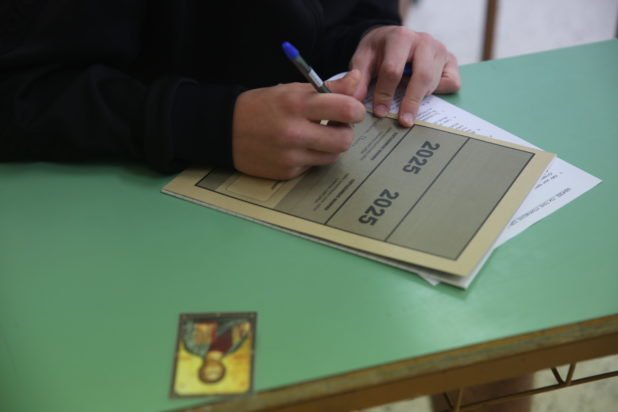 «Πανελλήνιες 2025: Η μεγάλη στιγμή για τους υποψήφιους ΓΕΛ έρχεται την Παρασκευή – Ανακαλύψτε τα μαθήματα που θα κρίνουν το μέλλον τους»