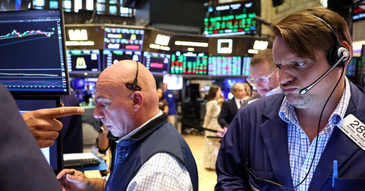 Wall Street: Οι Δείκτες Βυθίζονται στο Κόκκινο καθώς η Κόντρα Τραμπ – Μασκ Φουντώνει!