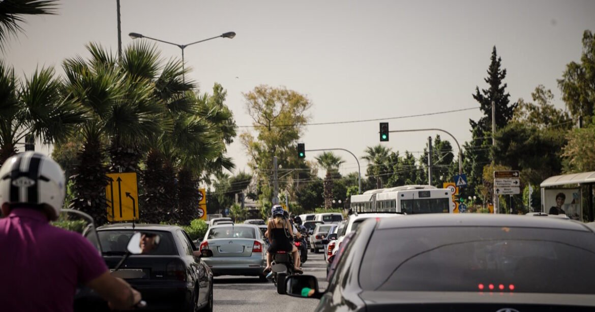 Κίνηση στους δρόμους: Ουρές χιλιομέτρων στον Κηφισό – Καθυστερήσεις σε Αττική Οδό και Κηφισίας