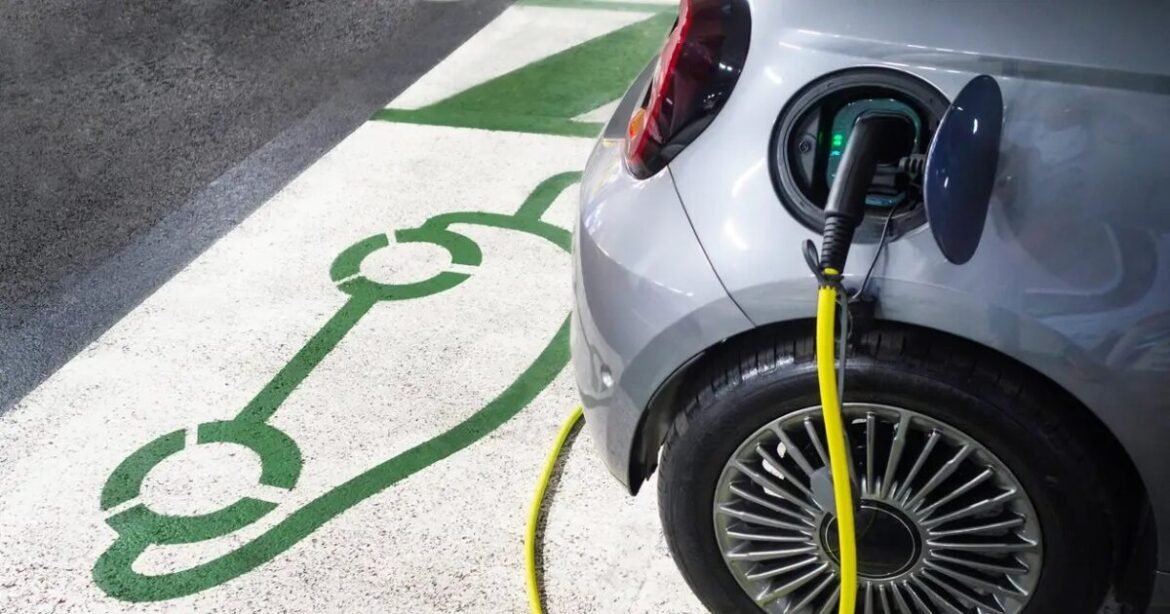 «Ανανεωμένο Πρόγραμμα «Κινούμαι Ηλεκτρικά»: Όλα όσα πρέπει να ξέρετε για την ηλεκτροκίνηση!»