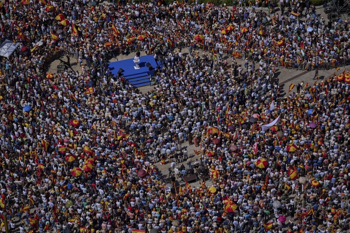 «Μαδρίτη: Χιλιάδες πολίτες στους δρόμους κατά της κυβέρνησης Σάντσεθ»