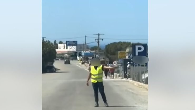 Κρήτη: Αστυνομικοί υποδύθηκαν τους πελάτες και έστησαν παγίδα στους κράχτες των πάρκινγκ στο Ελαφονήσι – Δείτε βίντεο