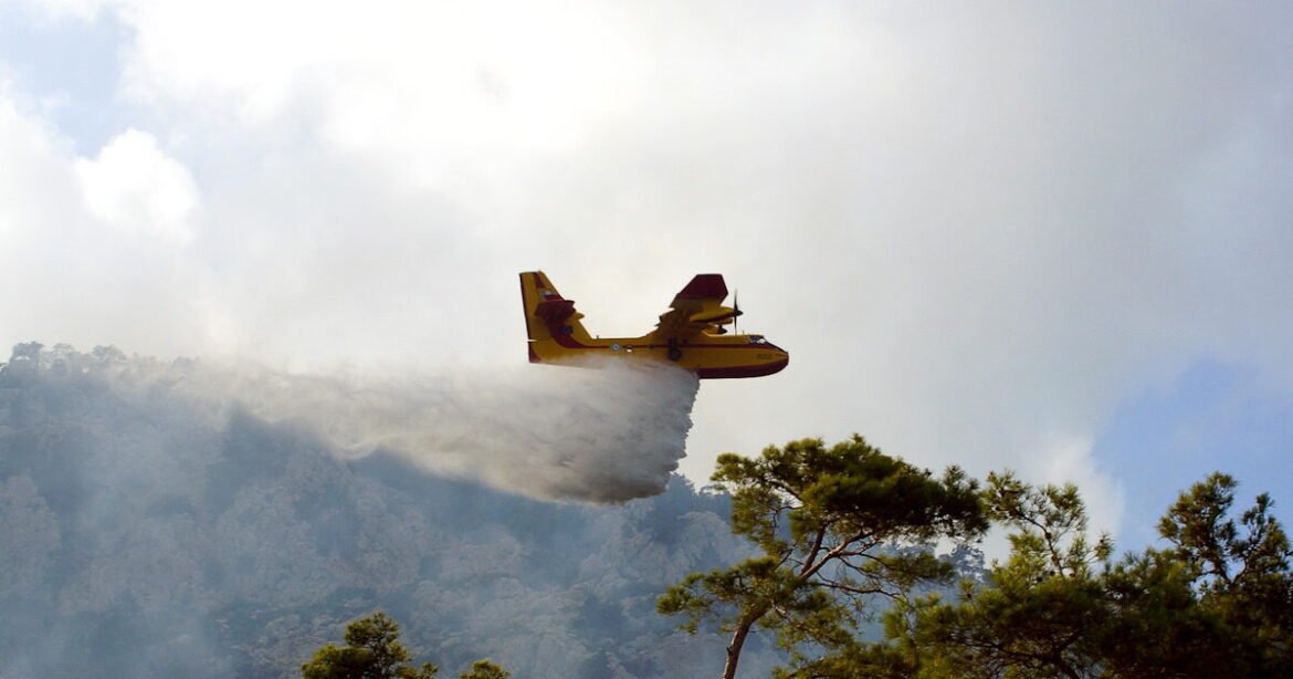 Φωτιά σε αγροτική έκταση στη Μεσσηνία: Σηκώθηκαν τέσσερα αεροσκάφη