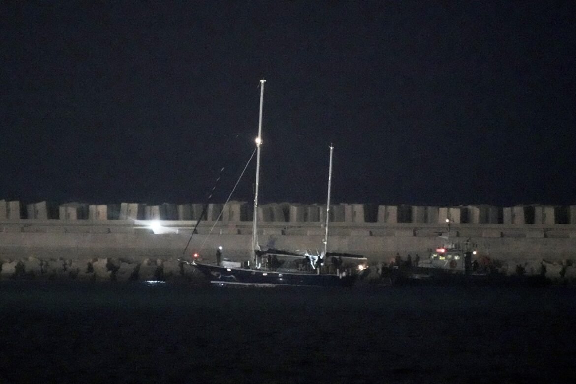 Madleen: Υπό απέλαση οι ακτιβιστές – Διεθνείς αντιδράσεις για την κατάληψη του πλοίου από το Ισραήλ σε διεθνή ύδατα