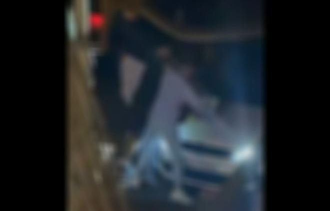 Κυψέλη: Καρέ καρέ ο ξυλοδαρμός του δημοτικού υπαλλήλου από τρεις άνδρες – Ανθρωποκυνηγητό για τη σύλληψή τους