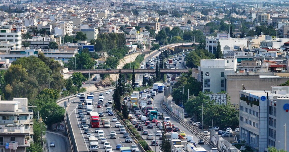 Κίνηση στους δρόμους: Κυκλοφοριακό χάος σε Κηφισό, Κηφισίας, Λεωφόρο Αθηνών και κέντρο της Αθήνας – Προβλήματα και στην Αττική Οδό