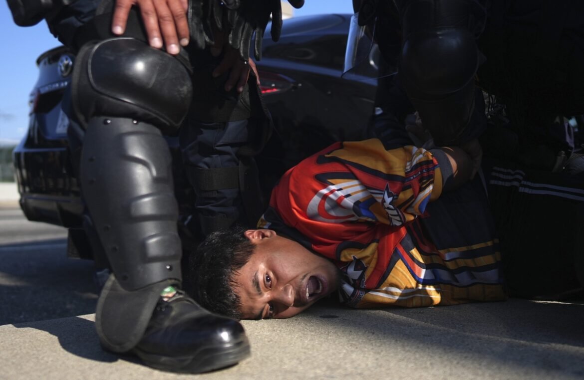 Γιατί ο Τραμπ επιδιώκει τη σύγκρουση στο Λος Άντζελες: «Επέλεξε περισσότερη βία – Η Δημοκρατία δέχεται επίθεση»