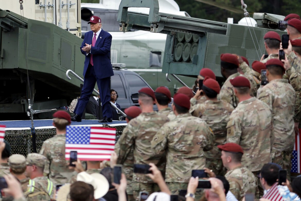 Γιατί ο Τραμπ έστησε ένα «χολιγουντιανό σώου» επίδειξης βίας στο LA – Ανάλυση του Axios