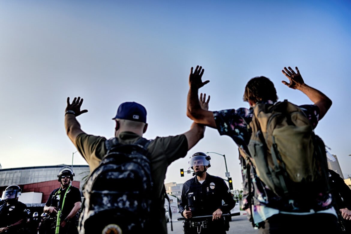 «Κατεβαίνουν» οι Πεζοναύτες στο Λος Άντζελες: «Ασαφής» ο ρόλος τους – 6η μέρα διαδηλώσεων