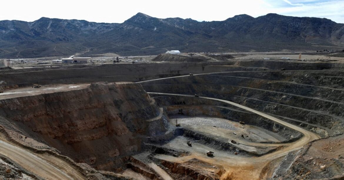 Bloomberg: Γιατί οι σπάνιες γαίες είναι το κρυφό χαρτί της Κίνας στον εμπορικό πόλεμο με τις ΗΠΑ