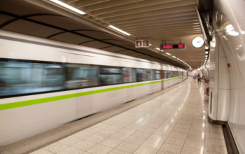 Σύνταγμα: Συναγερμός για πτώση άνδρα στις γραμμές του Μετρό – Επιχείρηση της Πυροσβεστικής