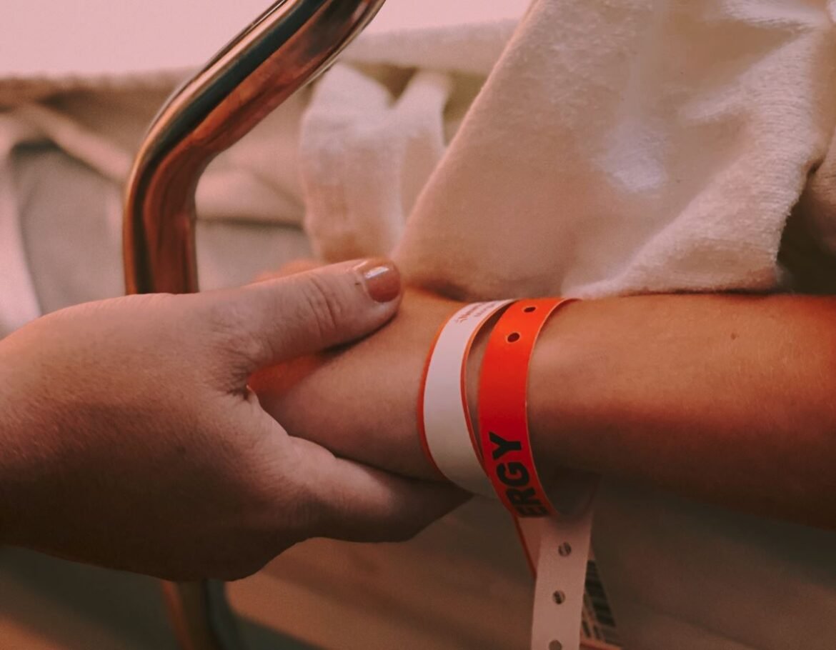 Τροχαίο στις Αχαρνές: Αυτοκίνητο παρέσυρε 9χρονη ενώ έκανε ποδήλατο – Νοσηλεύεται στη ΜΕΘ 