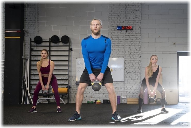 Πρώτα βάρη ή αερόβια άσκηση; Η επιστήμη έχει (επιτέλους) την απάντηση