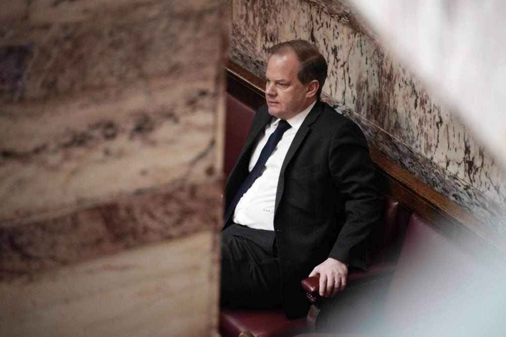 Το Μαξίμου προειδοποιεί τους βουλευτές της ΝΔ: Ψηφίστε παραπομπή Καραμανλή, αλλιώς εκλογές!