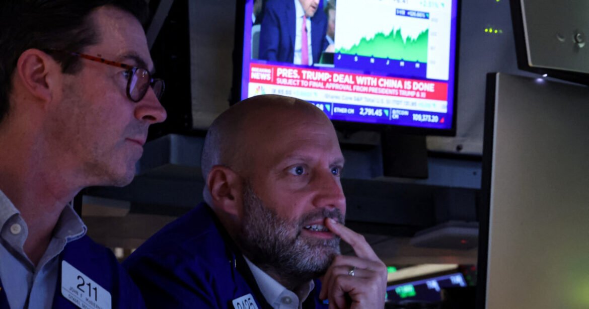 Ανακάμπτει η Wall Steet την ώρα που το πετρέλαιο κινείται καθοδικά