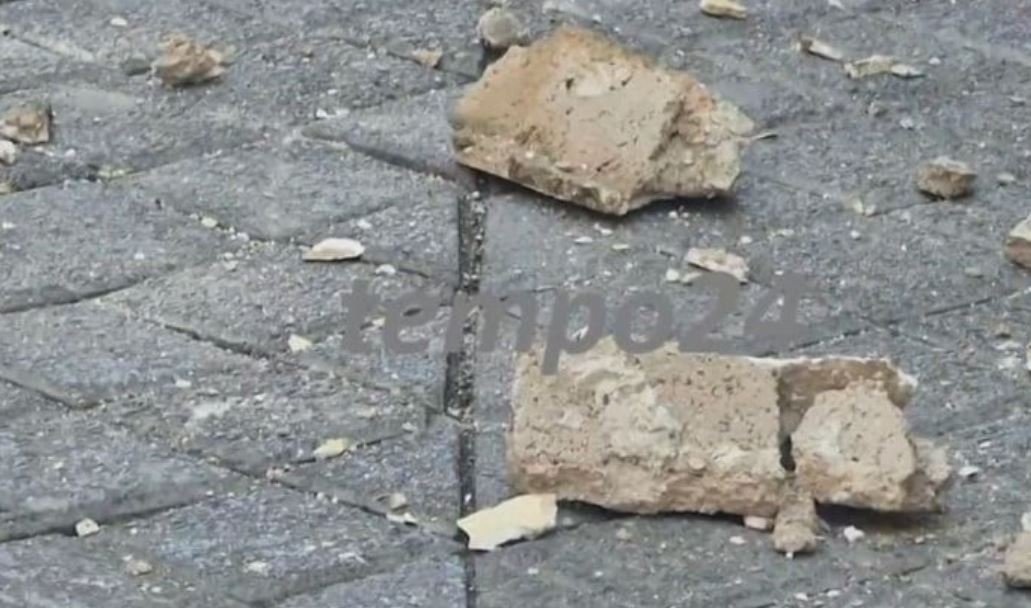 Πάτρα: Κομμάτια τσιμέντου αποκολλήθηκαν από τον 3ο όροφο κτιρίου – Από θαύμα δεν υπήρξαν τραυματισμοί 