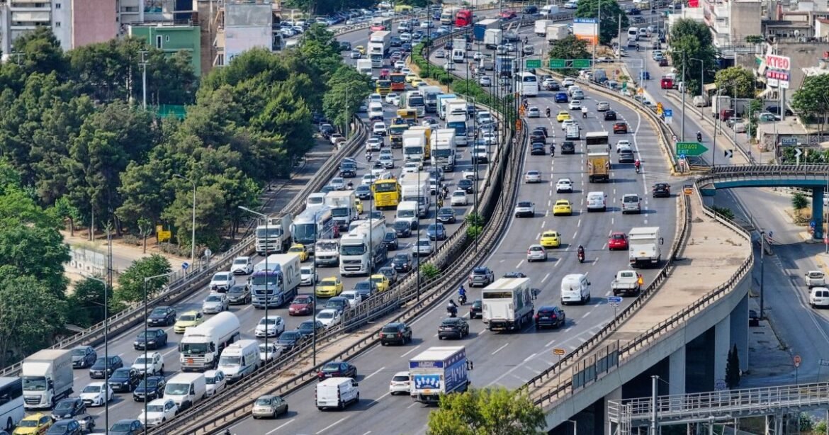 Κίνηση στους δρόμους: Ουρές χιλιομέτρων σε Κηφισό και Κηφισίας – Στο «κόκκινο» Αττική Οδός και Μεσογείων