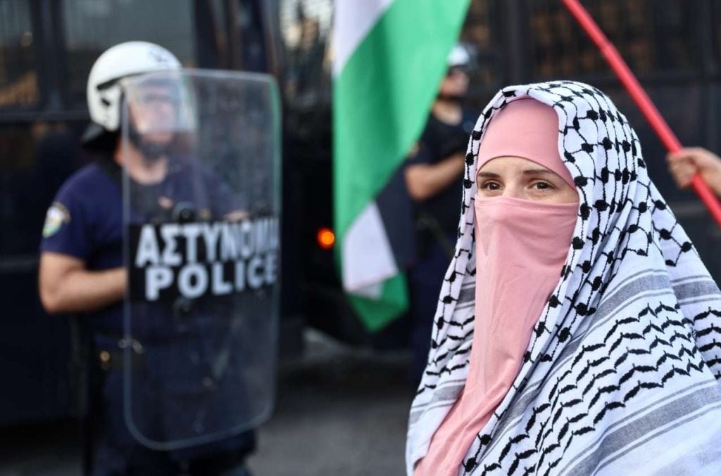 Χρυσοχοΐδης: Διαδήλωναν για τα παιδιά της Γάζας και πήγαν να σκοτώσουν δικά μας παιδιά, εργαζόμενους αστυνομικούς