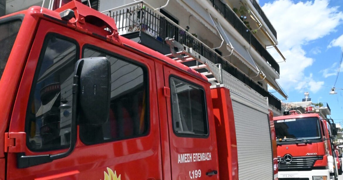 Φωτιά στην Παλλήνη κοντά στην Αττική Οδό